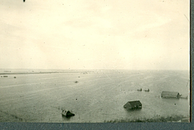 X-1683 Zierikzee. Poortambacht, gezien vanaf de Sint Lievens Monstertoren. Geheel links de Westhavendijk.