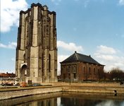 A-0182 Zierikzee. Balie. Sint Lievens Monstertoren, Nieuwe Kerk en Varreput, gezien vanuit de Weststraat. De Nieuwe ...