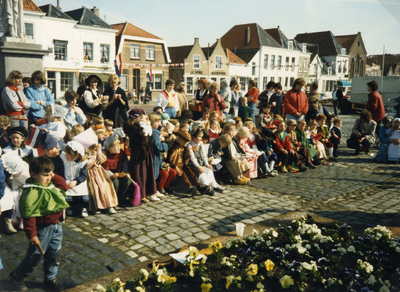 A-0918 Brouwershaven. Markt. Viering 700-jarig bestaan / Koninginnedag.