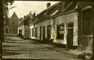 A-10140 Zierikzee. Breedstraat. Rechts: De in 1924 gesloopte Sint Lievenskamertjes.
