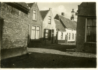 A-10146 Zierikzee. Minderbroederstraat. In het midden: de, in 1933 afgebroken, Lucaskamertjes.