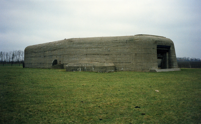A-11511 Nieuw Haamstede. Bunker (323H) in de buurt van het vliegveld