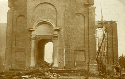 A-11602 Burgh. Burghsering. Brand in de Nederlands Hervormde Kerk. De goten werden gerepareerd door smid Verwest en ...