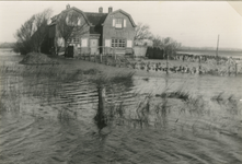 A-11630 Burghsluis. Westbout. Inundatie. Huis in 1946 [in de volksmond ook wel de bunker genoemd]