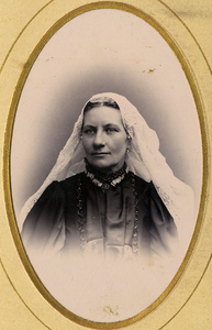 A-12668 Locatie onbekend. Album familie Labrijn. Pieternella Willemijna Gaanderse-Labrijn (1852-1900). Woonplaats: ...