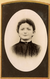 A-12678 Locatie onbekend. Album familie Labrijn. Wilhelmina Nicolette van den Bout Ndr (1877-1892). Woonplaats: Zierikzee.