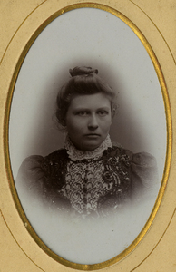 A-12679 Locatie onbekend. Album familie Labrijn. Magdalena Levina van den Bout-van Putte (1878-1947) . Woonplaats: Dreischor.