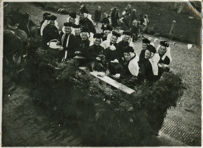 A-12874 Leden van de Hervormde Vrouwenvereniging 'Priscilla' uit Haamstede. Opgericht in 1935