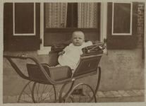 A-12910 Willem Boot in kinderwagen