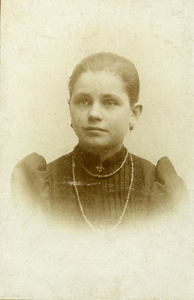 A-13103 Ouwerkerk. Willemina Huberdina Kuijper (1882-1947). Dochter van Willem Kuijper en Adriana Bom