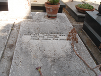 A-3430 Detail van het graf van dichter Leo van Breen (lrechts) en zijn partner Jos J. Krop in Taormina.