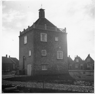 A-9309 Dreischor. Slotstraat. Bouw burgemeesterswoning, gebouwd op de fundamenten van slot Windenburg.