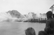 A-9554 Zierikzee. Vissersdijk. Demonstratie t.g.v. de viering van 25 jaar Vrijwillige Brandweer Zierikzee. Vanaf de ...