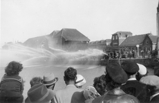 A-9558 Zierikzee. Vissersdijk. Demonstratie t.g.v. de viering van 25 jaar Vrijwillige Brandweer Zierikzee. Vanaf de ...
