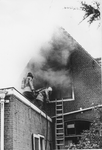 A-9646 Zierikzee. Manhuisstraat 23. De Vrijwillige Brandweer Zierikzee in actie tijdens de felle brand in een woonhuis.