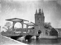 O-0113 Zierikzee. Zuidhavenpoort buitenzijde met nieuwe ophaalbrug.