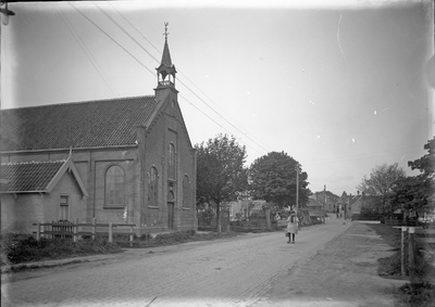 O-0118 Nieuwerkerk. Provinciale Straatweg. Gereformeerde kerk.