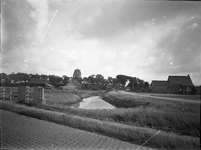 O-0131 Zierikzee. Nieuwe Koolweg. Rechts: de Zandweg, Links: de boerderij van de fa. C.J. Hanse.