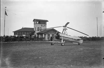 O-0149 Haamstede. Vliegveld. Het éénjarig bestaan van de Eerste Zeeuwsche Jeugd Luchtvaartclub werd te Zierikzee en ...