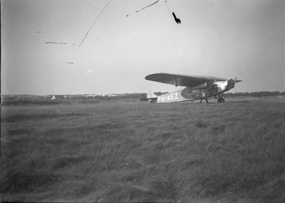 O-0213 Haamstede. Fokker op vliegveld Haamstede.