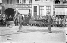 O-0226 Zierikzee. Gasoefening Luchtbescherming op het Havenplein.