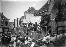 O-0268 Zierikzee. Historische optocht in Zierikzee; Schuithaven. ws. in verband met viering 100 jaar onafhankelijkheid ...