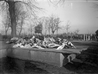 O-0334 Zierikzee. Graf burgemeester A.J.F. Fokker, kort na de begrafenis op de algemene begraafplaats te Zierikzee op ...