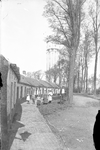 O-0503 Zierikzee. Hofferstraat. Godskamertjes of Schosjes . Op de achtergrond de uit 1930 daterende watertoren, gebouwd ...