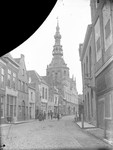 O-0556 Zierikzee. Meelstraat. Linksachter Stadhuis.