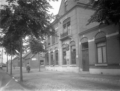 O-0621 Bruinisse. Post en Telegraafkantoor aan de Molenstraat.