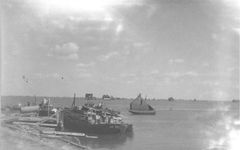 O-0839 Zierikzee. Aanlegplaats bij de Westbrug na de Watersnood 1953.