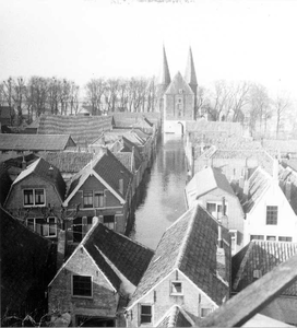 O-1120 Zierikzee Gezicht op de Korte Nobelstraat vanaf de molen 'De Hoop' in de Lange Nobelstraat.