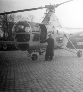 O-1136 Zierikzee. Het Sas. Helikopter op de landingsplaats.