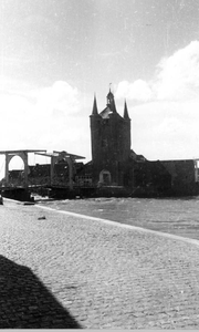 O-2076 Zierikzee. Zuidhavenpoort met brug.