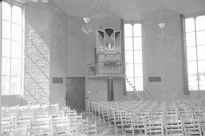 O-2992 Ouwerkerk. interieur Ned. Herv. kerk. De kerk is gebouwd na de ramp en op 19 december 1956 in gebruik genomen.