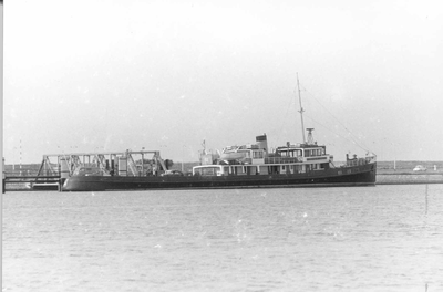 O-3167 Zierikzee. Veerhaven 'De Val'. Provinciale boot 'Koningin Emma'.