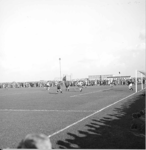O-3216 Zierikzee. Voetbalwedstrijd sportpark 'Bannink'.
