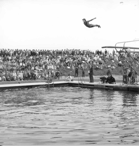 O-3224 Zierikzee. Opening zwembad 'De Val' op 6 juni 1959.