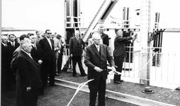 O-3390 Zierikzee. Opening Veerhaven De Val. De heer C. Philipse (lid G.S. en waarnemend Commissaris van de Koningin), ...
