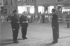 O-3527 Zierikzee. Havenplein. Taptoe t.g.v. de installatie van burgemeester mr. F.Th. Dijckmeester. De kapelmeester van ...