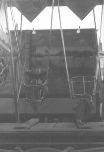 O-3576 Zierikzee Havenplein. Kermis 1959. De luchtschommel van van de gebroeders De Witte.