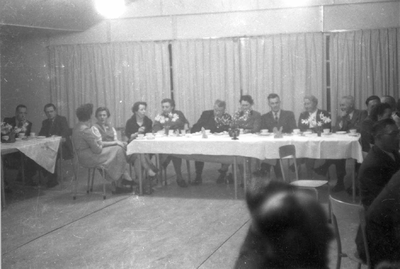 O-4018 Burgh. De Koebel. Van 12-15 april 1954 verbleef het echtpaar Dehaen met leerlingen van de school in Bonnemain in ...