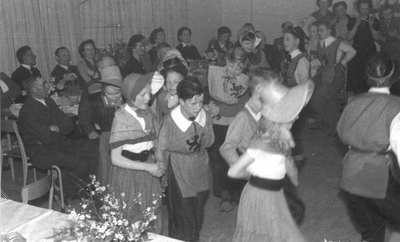 O-4021 Burgh. De Koebel. Van 12-15 april 1954 verbleef het echtpaar Dehaen met leerlingen van de school in Bonnemain in ...