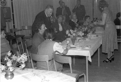 O-4034 Burgh. Koebel. Van 12 - 15 april 1954 verbleef het echtpaar Dehaen van de school in Bonnemain op ...