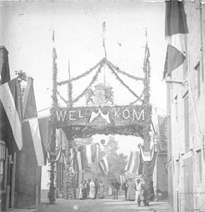 O-6000 Zierikzee. Verborne Buurt. Versiering t.g.v. het bezoek van H.M. Koningin Wilhelmina en Z.K.H. Prins Hendrik