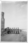 RK-0167 Koudekerke. Zeedijk bij de Plompe toren. Groep Duitse militairen van de Ordnungspolizei . Deze controleerden ...