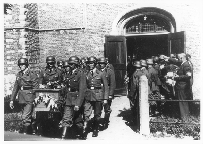 RK-0234 Haamstede. Begrafenis van Duitse soldaten.