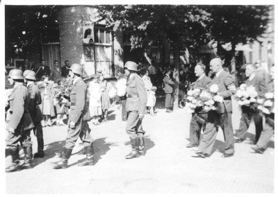 RK-0236 Haamstede. Begrafenis van Duitse soldaten.
