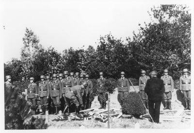 RK-0240 Haamstede. Begrafenis van Duitse soldaten.