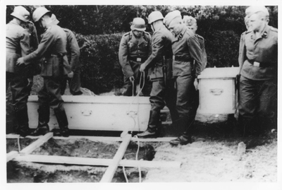 RK-0241 Haamstede. Begrafenis van Duitse soldaten.